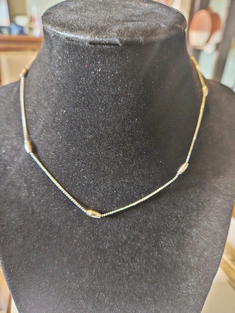 Avon Silver-Tone Necklace Like New